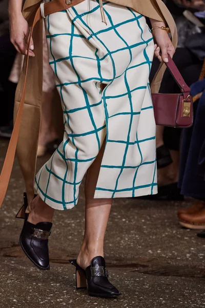 Look 10
